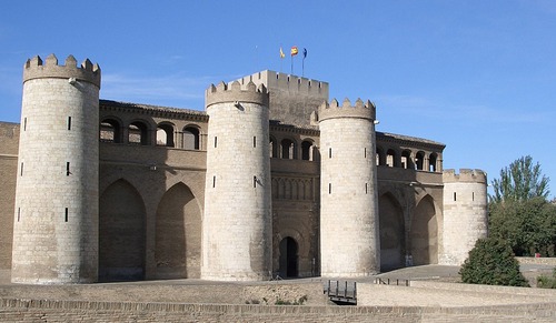 El palacio de la Aljafería esta en ?