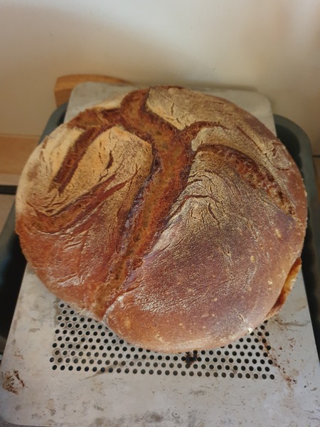 Ce pain maison est fait à base de farine...