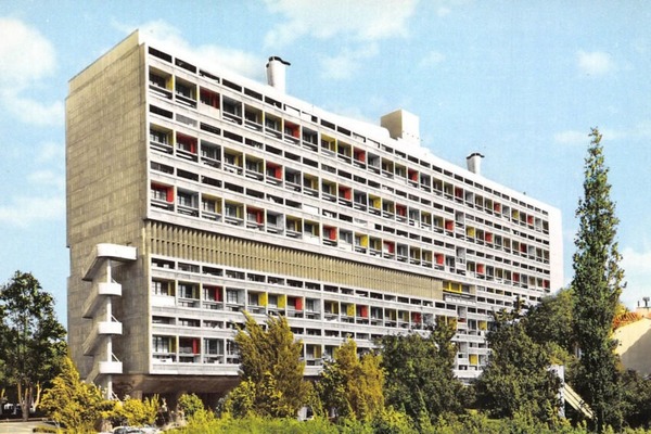 Dans quelle ville française peut-on visiter la Cité Radieuse de Le Corbusier ?