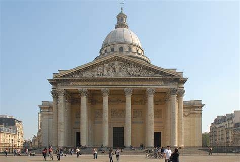 Officiellement, Jean Moulin meurt de ses blessures le 8 juillet 1943, en gare de Metz mais en quelle année rentre-t-il au Panthéon ?