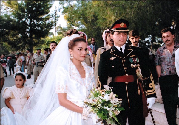 Quel pays a pour reine Rania Al-Yassin depuis 1999 ?