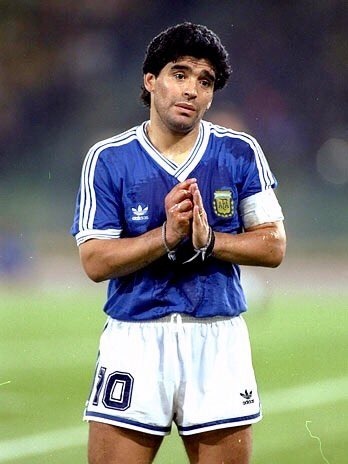 Contre qui Diego Maradona manque-t-il un tir au but sans conséquence en quart de finale ?