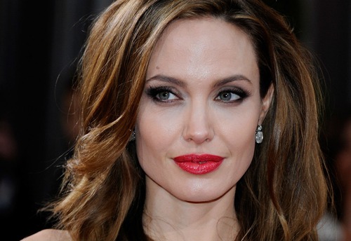 Cette femme est Angelina Jolie ?