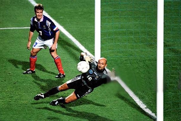 La France et l'Italie se neutralisent (2-2) lors du tournoi de France en 1997. Qui sont les deux buteurs français ?