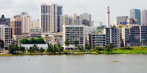De quel pays Abidjan est-elle l'ancienne capitale ?