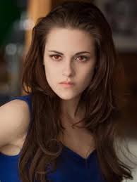 Quand Bella devient un vampire, que fait-elle en premier ?