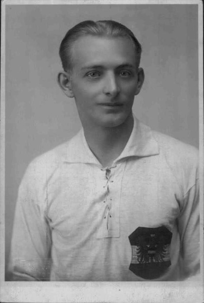 Qui est ce joueur autrichien, mort tragiquement en 1939, et connu pour avoir défié le Nazisme ?
