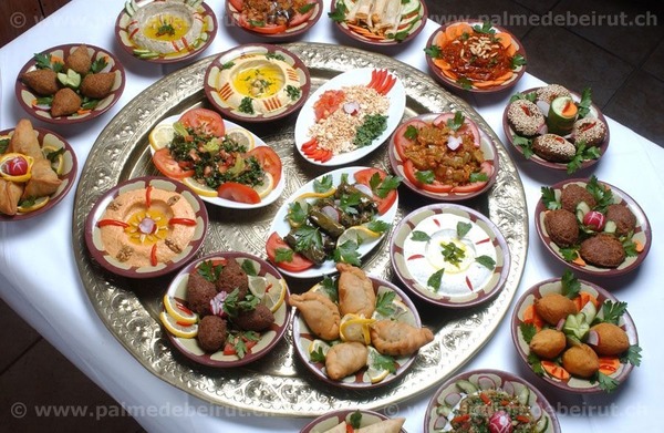 Qu'est ce qui symbolise le savoir-vivre par excellence et désigne au Liban (mais aussi dans d'autres pays) un ensemble de plats servis dans une petite coupelle pour multiplier les choix ?