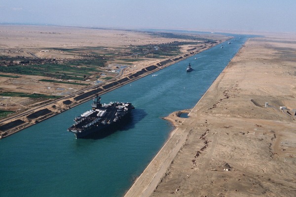 Long de 193,3 km il s'agit du Canal de.....
