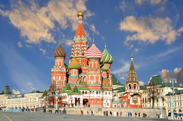 De quelle couleur est la fameuse Place de Moscou ?