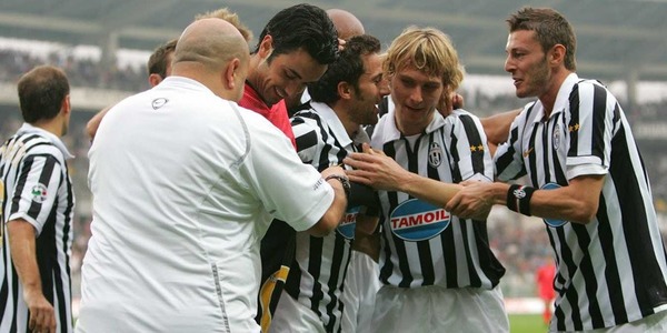 La Juventus évolue en Série B lors de la saison 2006/2007. Qui est alors son entraîneur ?