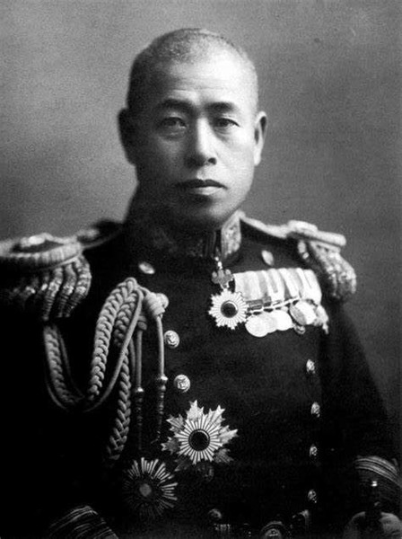 Comment s'appelait l'Amiral Japonais responsable de l'attaque ?