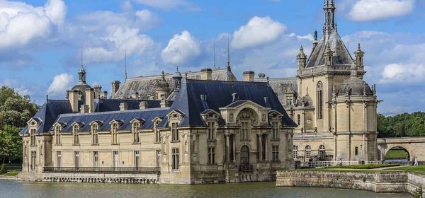 De quelle famille royale française le Château de Chantilly a-t-il été la demeure ?