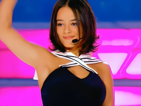 Jeune chanteuse française des années 2000.