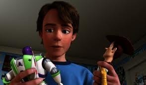 Comment s'appelle l'enfant qui garde Buzz et Woody dans "Toy story" ?