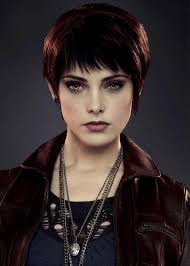 Comment s'appelle la comédienne qui joue Alice Cullen ?