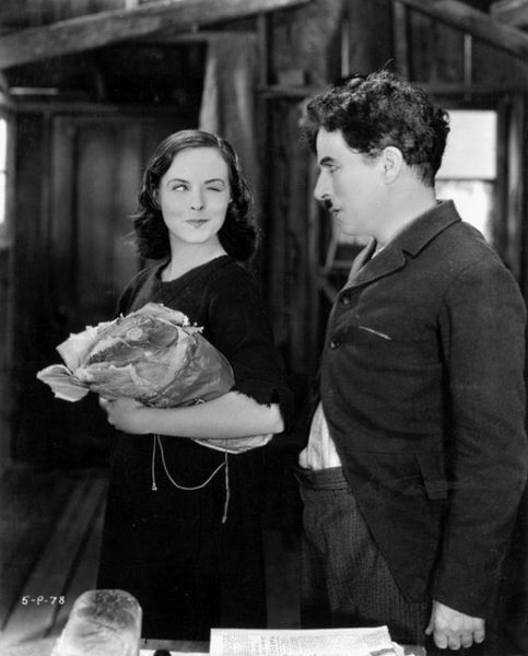 A quelle actrice, dont il fut également l’époux, Charlie Chaplin donna t-il le premier rôle dans « Les temps modernes » ?
