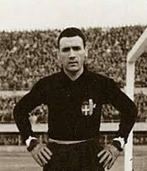 En 1938, l'Italie remporte son second Mondial mais son portier a changé. Il s'agit de ?
