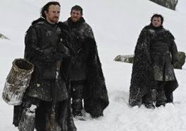 No Punho dos Primeiros Homens , Sam e seus amigos encontram enterrado na neve vidro de dragão, que foi deixado pelos :