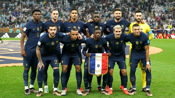 Lors du Mondial 2022, quel français portait le numéro 15 ?