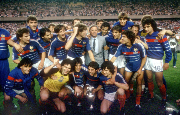 Il fait partie de l'effectif français qui remporte l'Euro 84. Dans cette compétition il participe à...