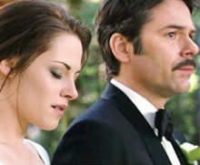 Dans Twilight 4 ,quel est le nom de la musique au moment où Bella et son père avancent dans l'allée centrale au moment du mariage ?