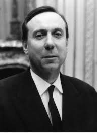 Le 8 janvier, il devient Ministre de l'Economie et des Finances. C'est ?