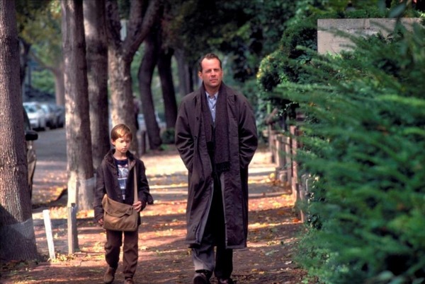 Dans quel film Bruce Willis incarne-t-il un psychologue pour enfant ?