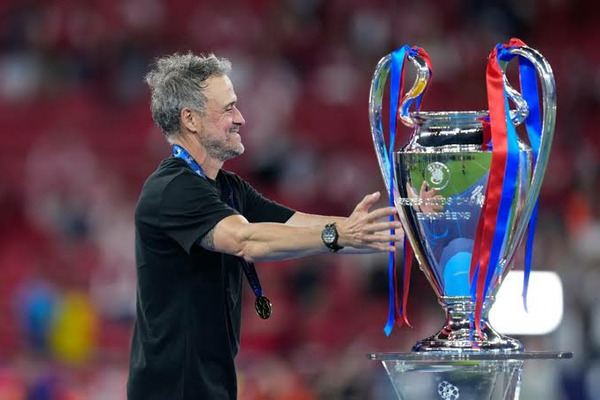 Question Bonus : En tant que joueur puis entraineur, Luis Enrique vient de remporter une LDC pour la...