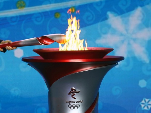 Qui a allumé la flamme olympique pour les Jeux Olympiques de Beijing 2022 ?