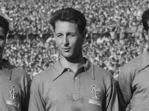 Qui est le seul joueur à avoir disputé les quatre finales européennes que connut le club entre 1953 et 1959 ?