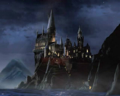 Comment s'appelle l'école de sorcellerie dans "Harry Potter" ?