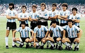 Contre quelle équipe les argentins débutent-ils leur Mondial de 1986 ?