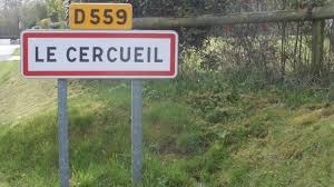 Dans quel département se trouve la commune : le cerceuil ?
