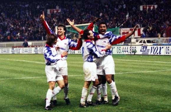 Après avoir perdu 3-1 au match aller, sur quel score le PSG a-t-il éliminé le Real Madrid lors du match retour des quarts de finale en 1993 ?