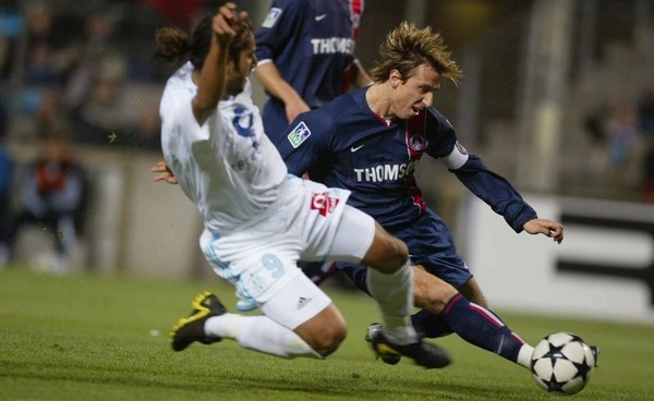 Le 30 novembre 2003, le PSG s'impose à Marseille 1-0 dans les derniers instants du match sur un but de .......