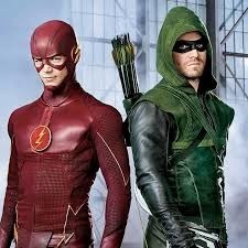 Qual episodio o flash apareceu primeiro em arrow???