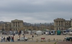Le château de Versailles est l'un des chefs-d'œuvre de l'architecture ____ française.