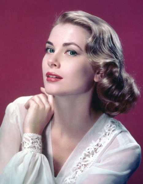 Le 14 septembre Grace Kelly nous quitte tragiquement. Elle était princesse.....
