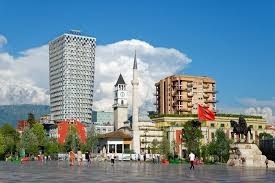 De quel pays Tirana est-elle la capitale ?