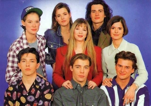 Combien y a-t-il eu de saisons du sitcom "Hélène et les garçons" ?