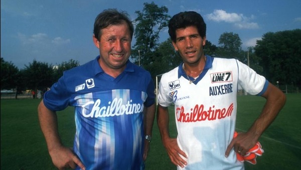 En 1989, quand il rejoint l'AJ Auxerre, quel club Enzo Scifo vient-il de quitter ?