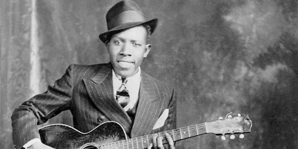 Mort en 1938, il était guitariste et fut un des grands influenceur de la musique blues ?
