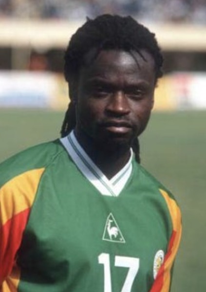 Sous les couleurs de quel club le défenseur international sénégalais Ferdinand Coly s'est-il révélé en D1 en 1997-98 ?