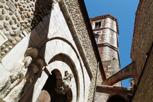 L'Eglise primitive de la ville. Le 16 mai 1025, Gaufred II comte du Roussillon et Béranger évêque d'Elne célèbrent la consécration de la nouvelle église dédiée à Saint-Jean-Baptiste.