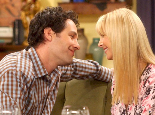 Grâce à qui Phoebe rencontre-t-elle Mike ?
