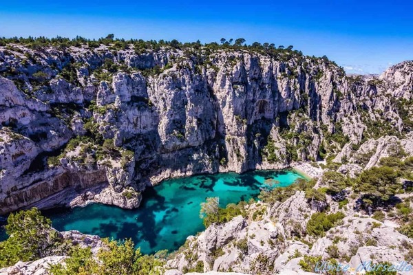 Quel site naturel peut-on visiter dans la région de Marseille ?