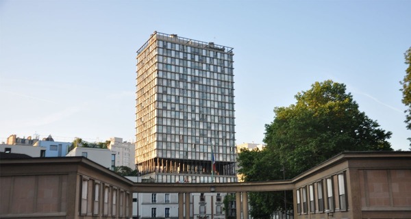 Quelle est la particularité de la tour Albert, située dans le XIIIe arrondissement ?