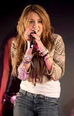 A quel âge Miley a commencé à chanter ?