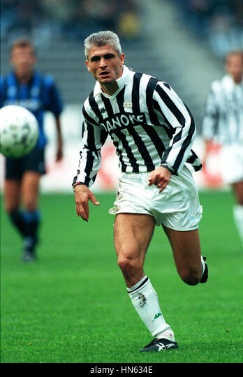 En 1992, il rejoint la Juventus de Turin. Que remporte-t-il dès sa première saison chez la Vieille Dame ?